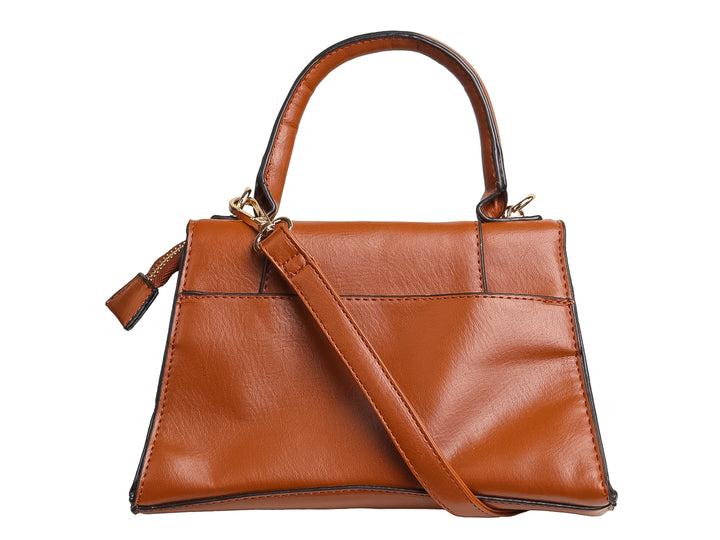 Bolso de mano color marrón con asa superior, herraje dorado en forma de B y detalle de borla lateral.