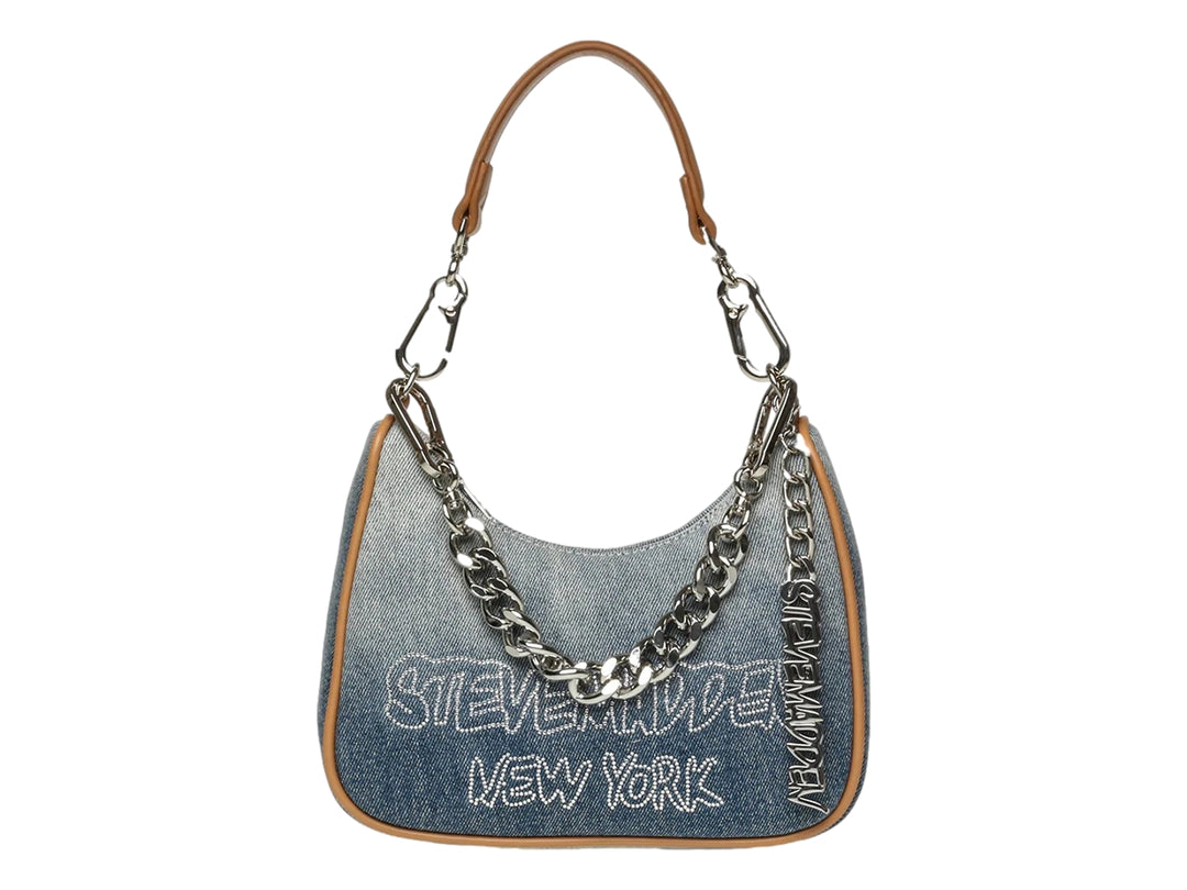Bolso de hombro azul denim con cadena plateada y bordes cafés de Steve Madden.