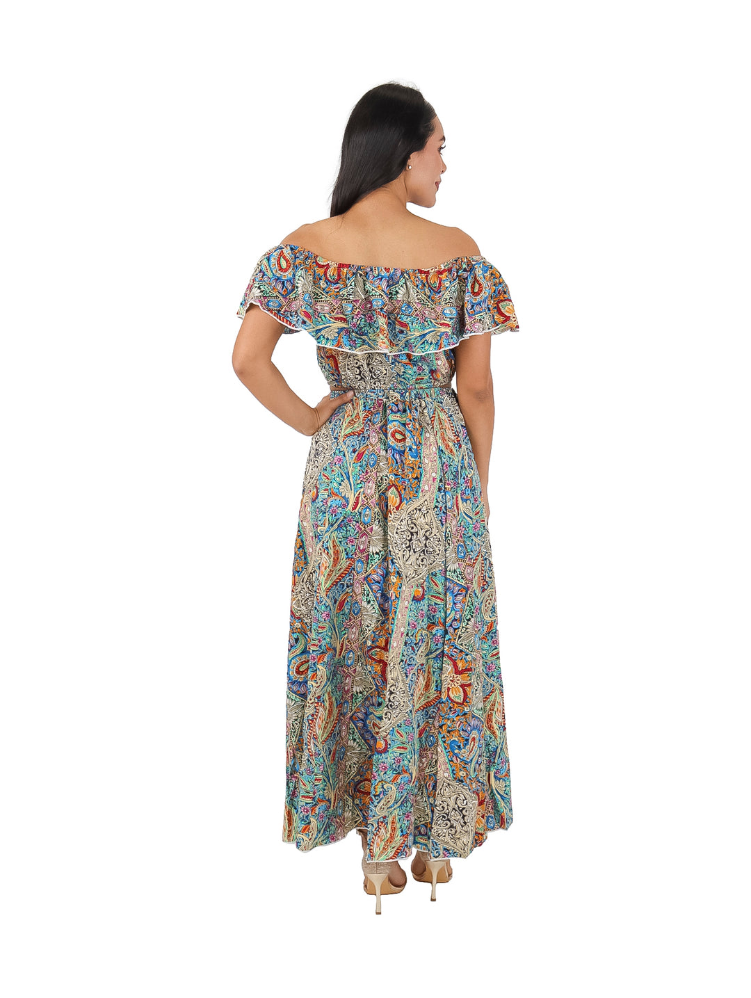 Conjunto de dos piezas para mujer compuesto por top con volante y falda larga en color verde con estampado multicolor.