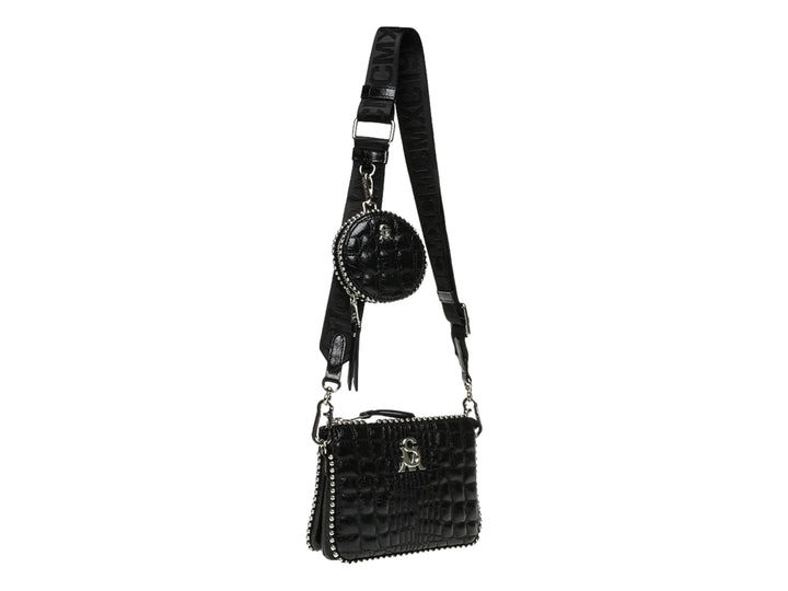 Bolso negro Steve Madden con textura de cocodrilo, correa ancha y un monedero circular acoplado.