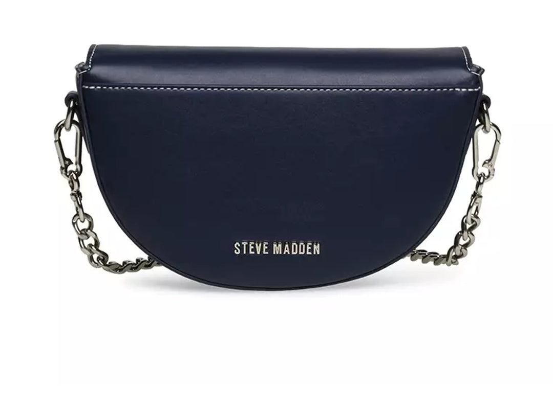 Bolso de hombro Steve Madden color azul marino con correa de cadena plateada y diseño semicircular.