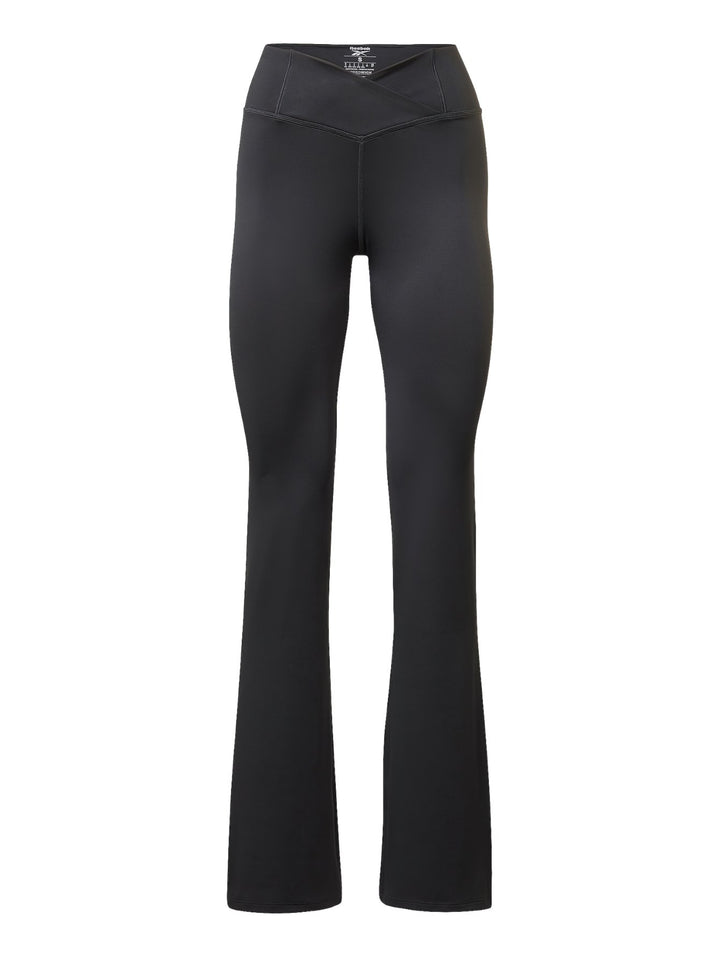 Pantalones deportivos Reebok color negro, estilo bootcut con cintura alta y ajuste ceñido.