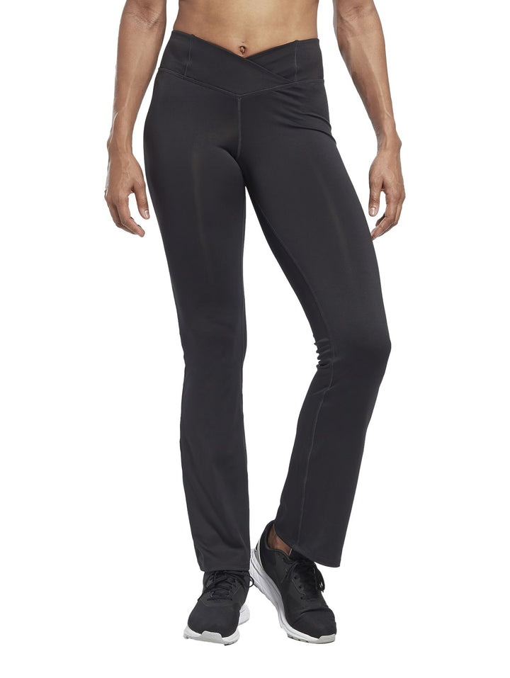 Pantalones deportivos Reebok color negro, estilo bootcut con cintura alta y ajuste ceñido.