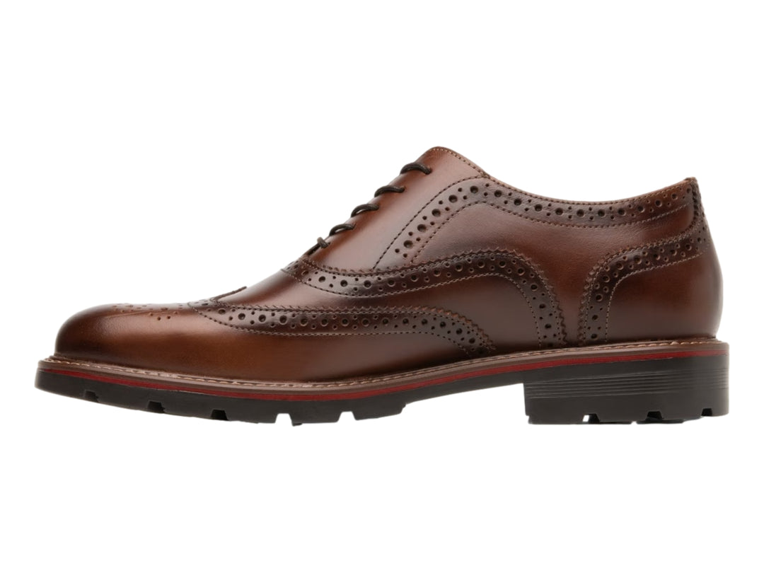 Zapato de cuero color cognac para hombre con perforaciones decorativas y suela gruesa