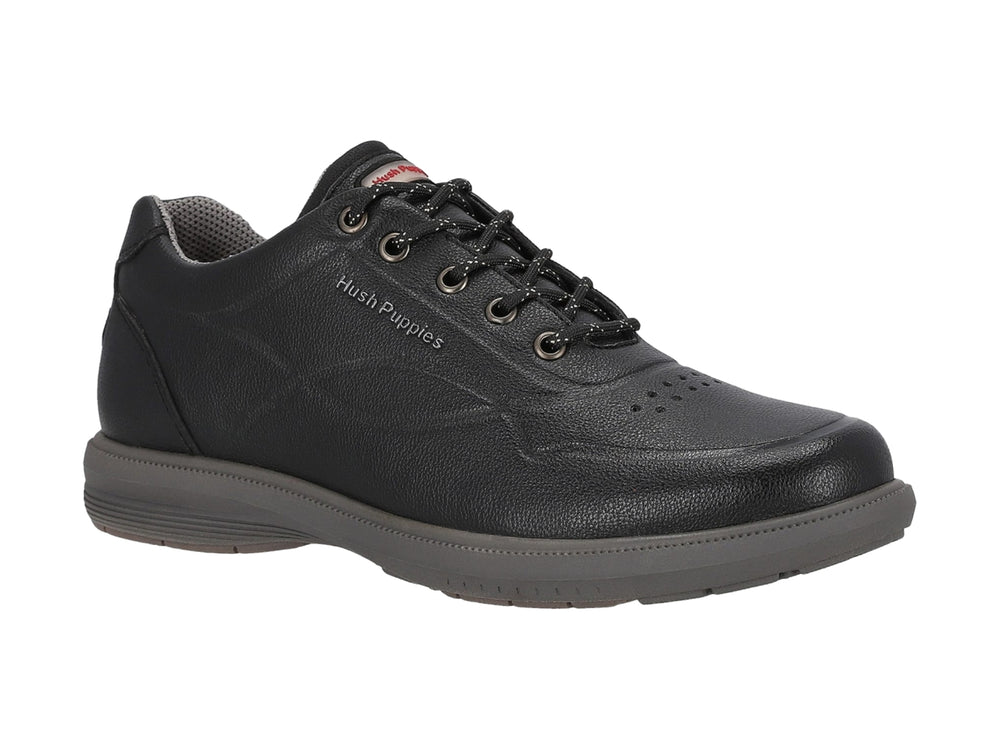 Zapato casual negro de la marca Hush Puppies con suela gris y cierre de agujetas.
