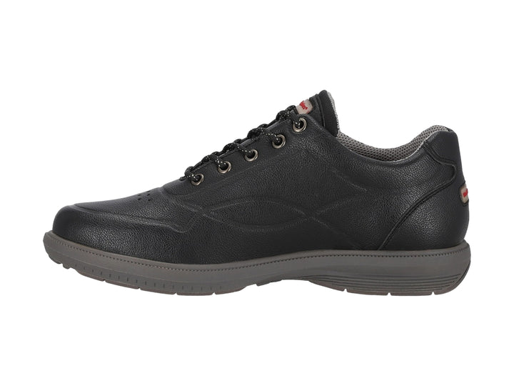 Zapato casual negro de la marca Hush Puppies con suela gris y cierre de agujetas.