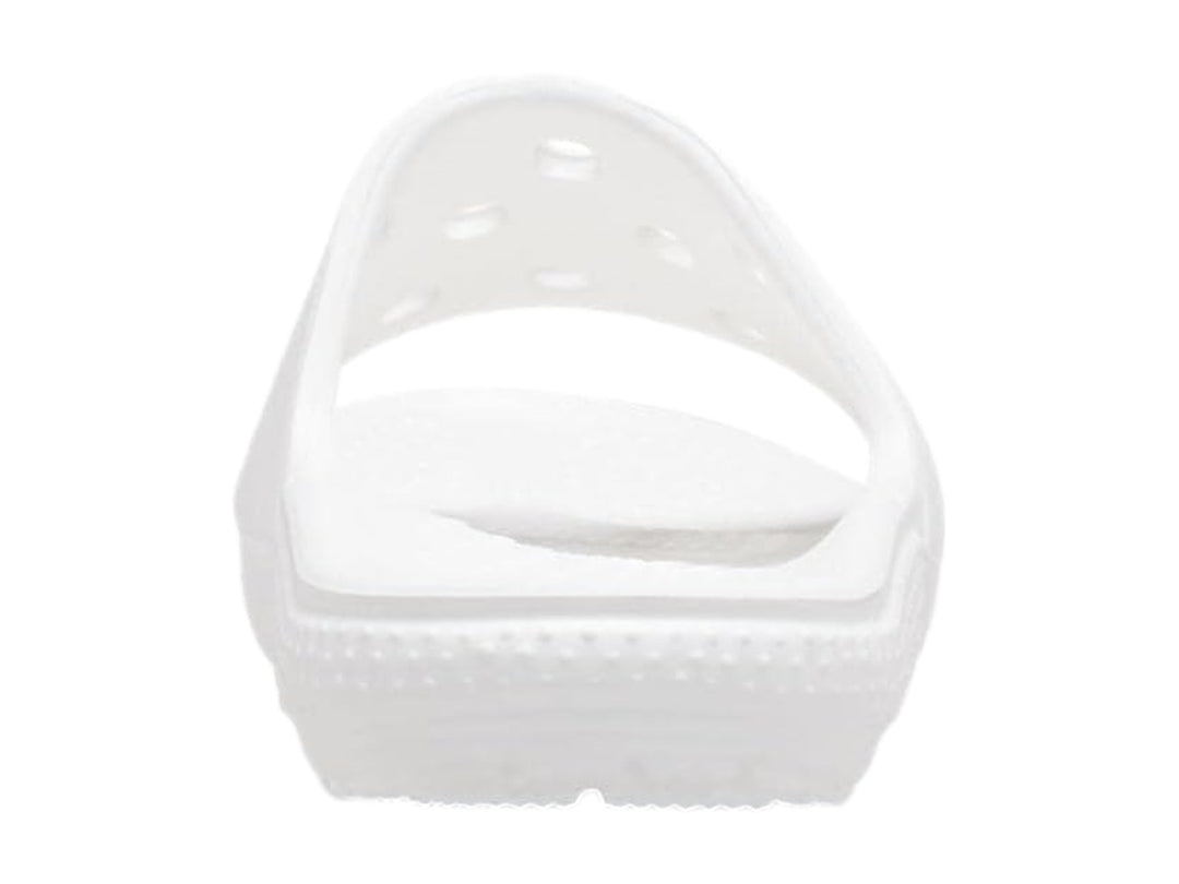 Par de sandalias Crocs Classic Slide V2 en color blanco con perforaciones circulares en la banda superior.