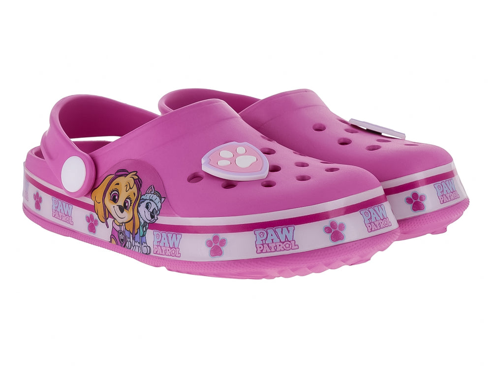 Sandalia tipo clog color fiusha con estampado de personajes de Paw Patrol.