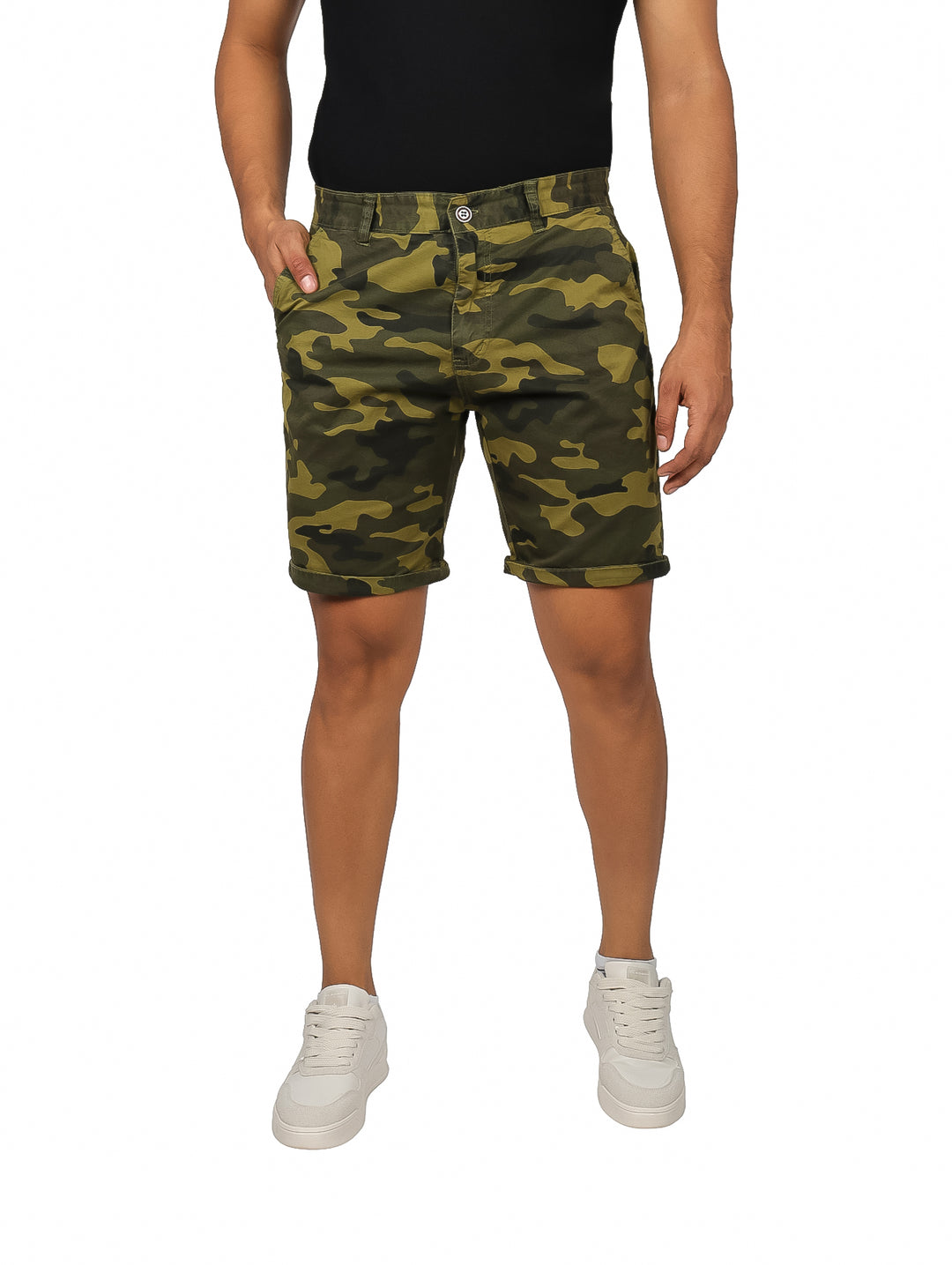Bermuda de camuflaje militar en tonos verdes y cafés para hombre, estilo casual.