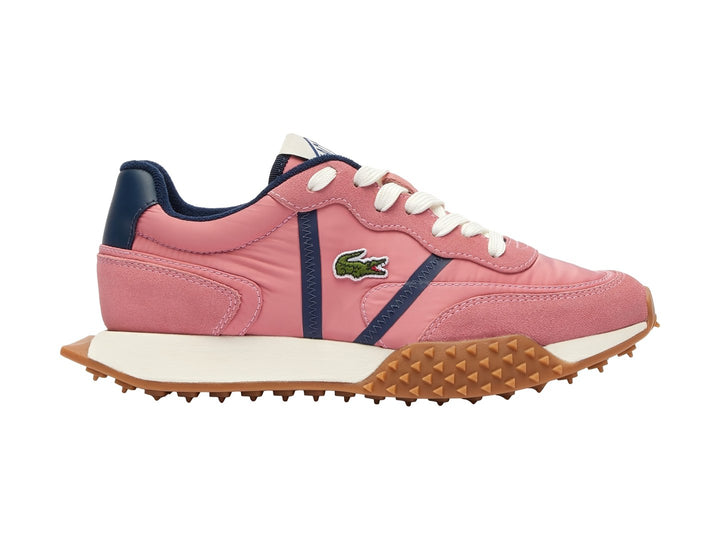 Tenis Lacoste color rosa con detalles en azul marino y suela café con relieve dentado.