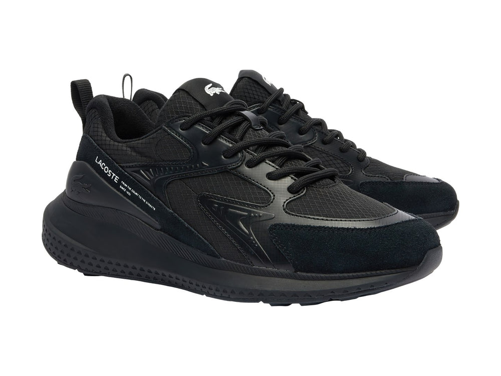 Tenis deportivos Lacoste color negro con detalles de malla y suela robusta.