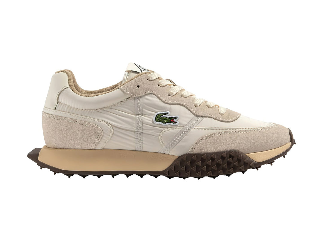 Tenis Lacoste color blanco roto con detalles en beige y suela de goma marrón con relieve.