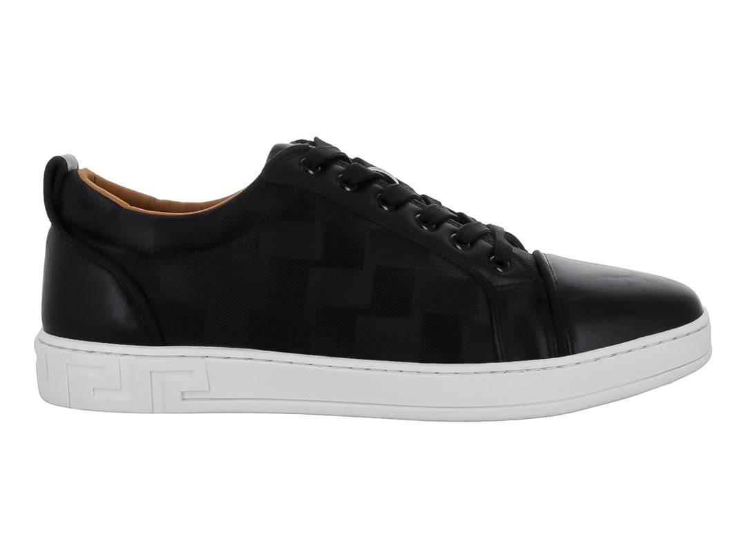Tenis casuales PLATINI color negro con suela blanca y detalles geométricos en el cuerpo.