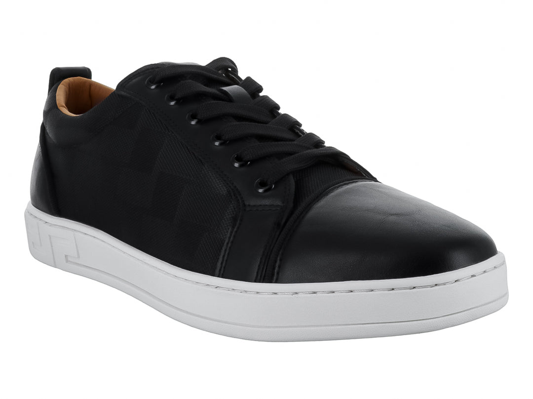 Tenis casuales PLATINI color negro con suela blanca y detalles geométricos en el cuerpo.