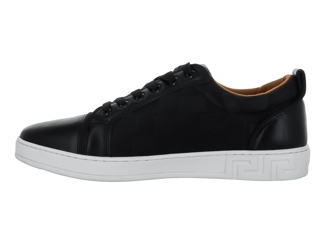 Tenis casuales PLATINI color negro con suela blanca y detalles geométricos en el cuerpo.