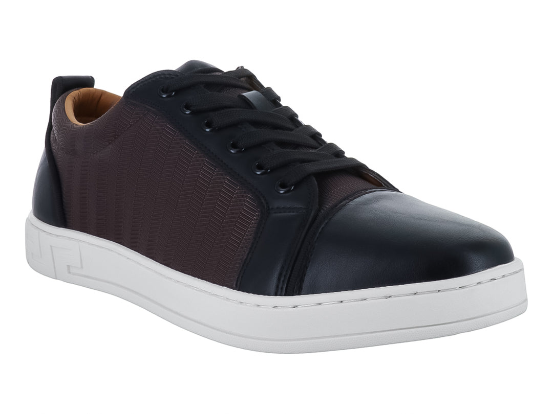 Tenis casual Platini en colores café y negro con suela blanca y detalles decorativos laterales.