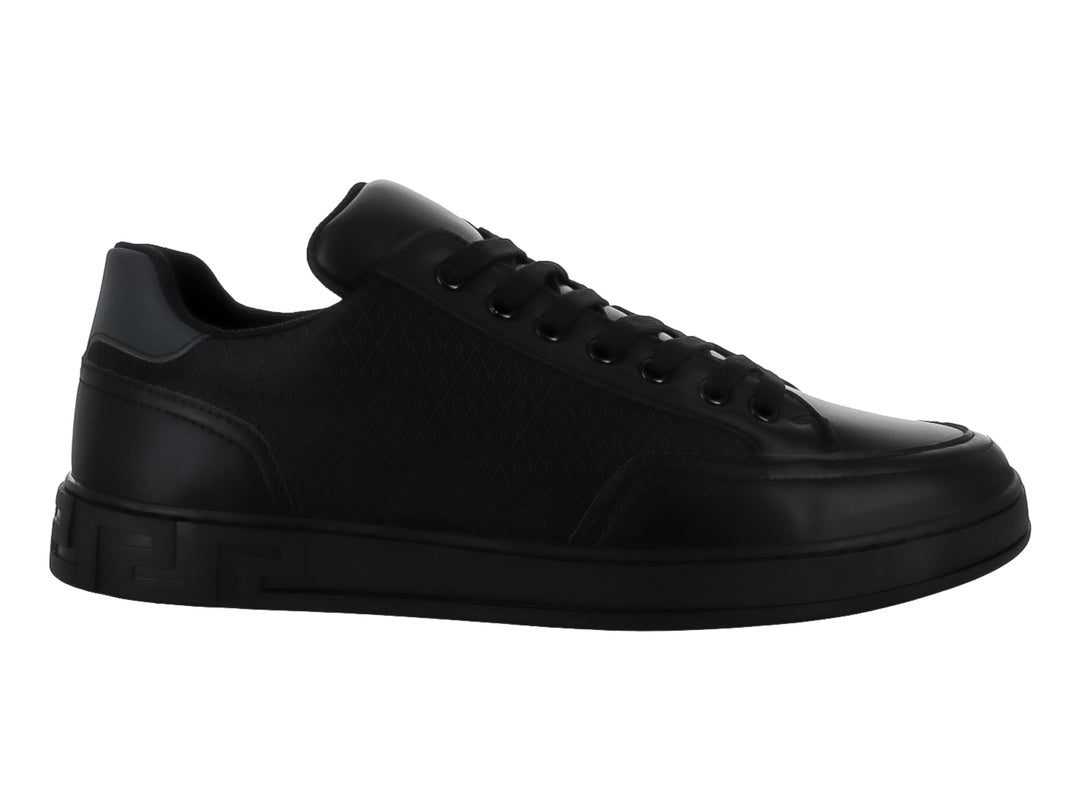 Tenis casuales color negro con detalles de malla y suela plana.