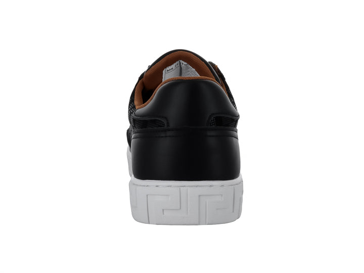 Tenis casuales color negro con suela blanca y detalles texturizados en el cuerpo.