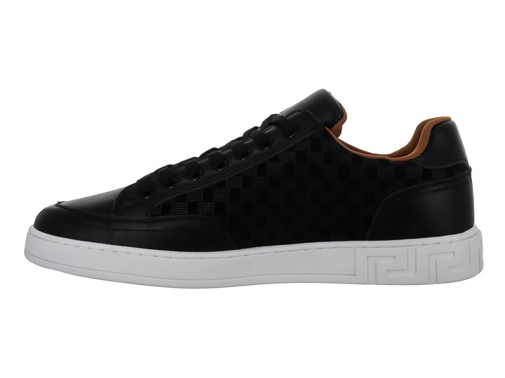 Tenis casuales color negro con suela blanca y detalles texturizados en el cuerpo.