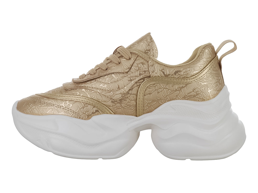 Tenis PLATINI color dorado con suela blanca ancha y plataforma