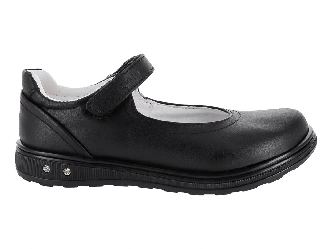 Zapato escolar negro para niño o niña con correa de cierre en velcro y suela negra.