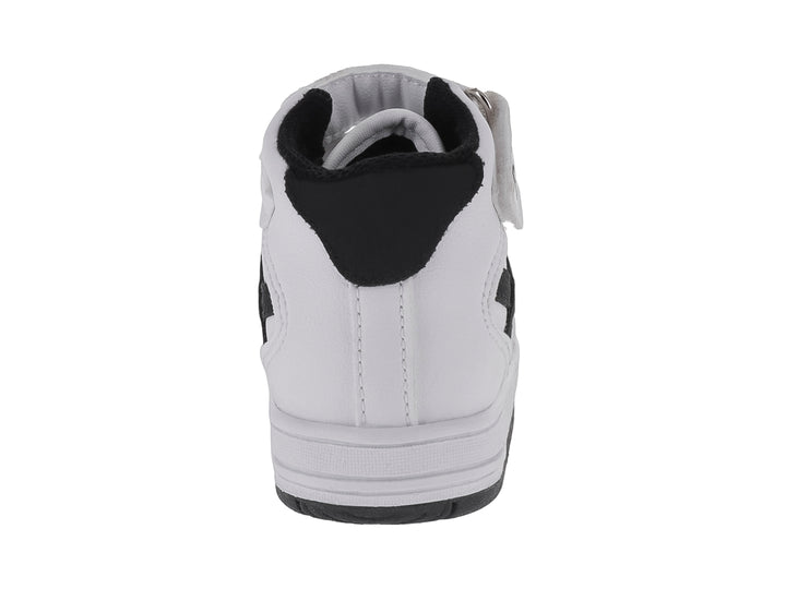Tenis infantiles color blanco con detalles en negro y cierres de velcro.