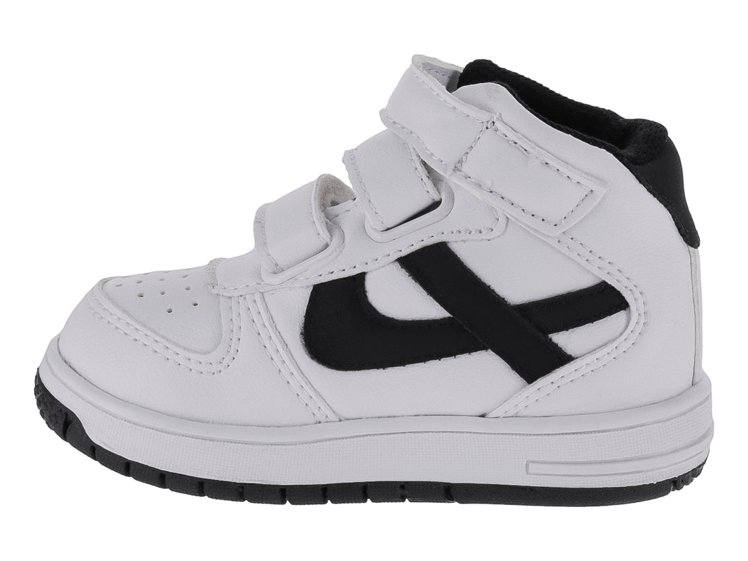 Tenis infantiles color blanco con detalles en negro y cierres de velcro.