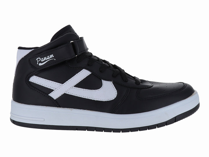 Tenis Panam de corte medio en color negro con detalles y suela blanca, incluye correa ajustable en el tobillo.