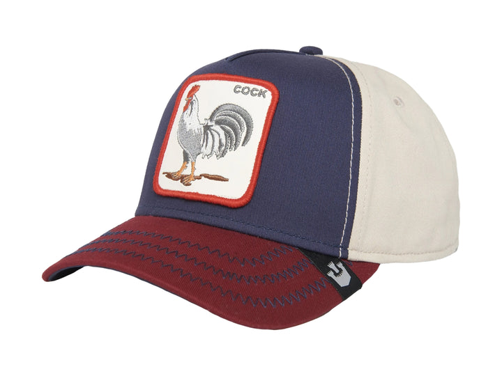 Gorra Goorin Bros en colores azul marino, blanco y rojo con un parche bordado de un gallo en el frente.