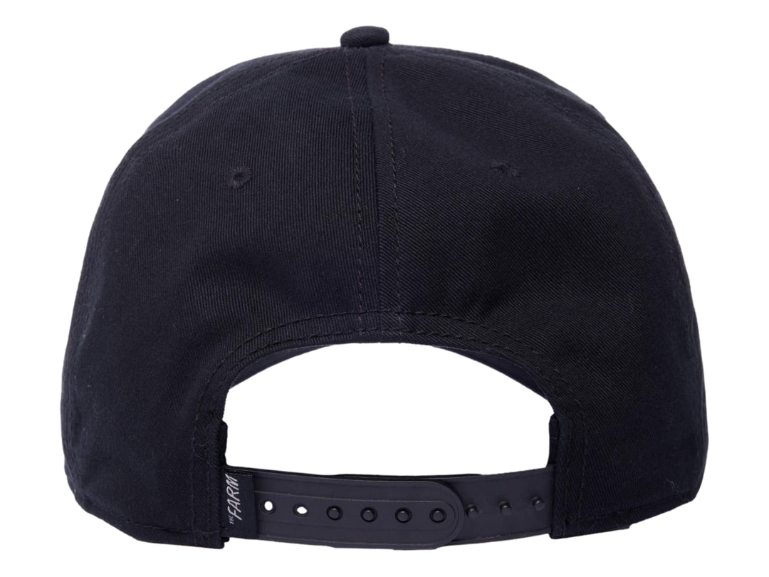 Gorra negra Goorin Bros con parche frontal de una pantera negra y texto PANTHER.