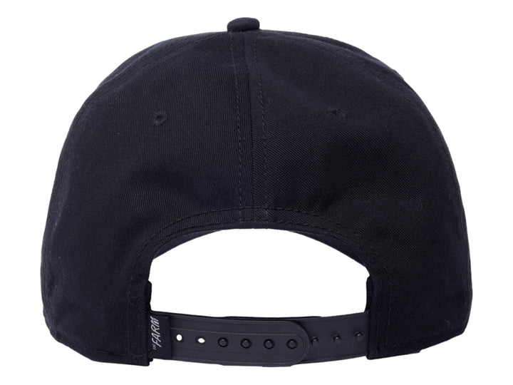 Gorra negra Goorin Bros con parche frontal de una pantera negra y texto PANTHER.