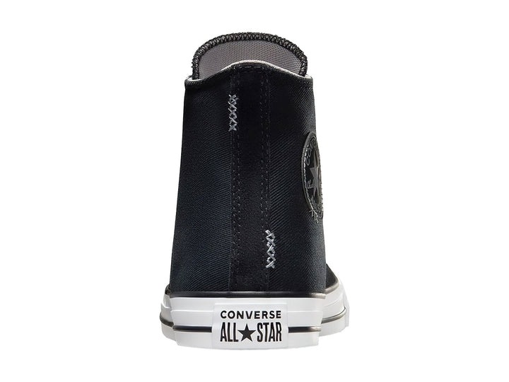 Tenis Converse Chuck Taylor All Star de bota alta en color negro con suela y punta blanca.