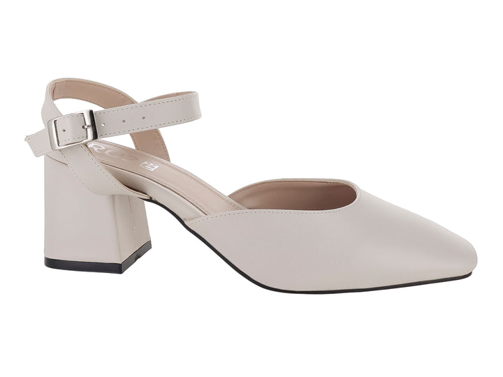 Zapato beige de tacón cuadrado y correa al tobillo con hebilla, estilo elegante para mujer.