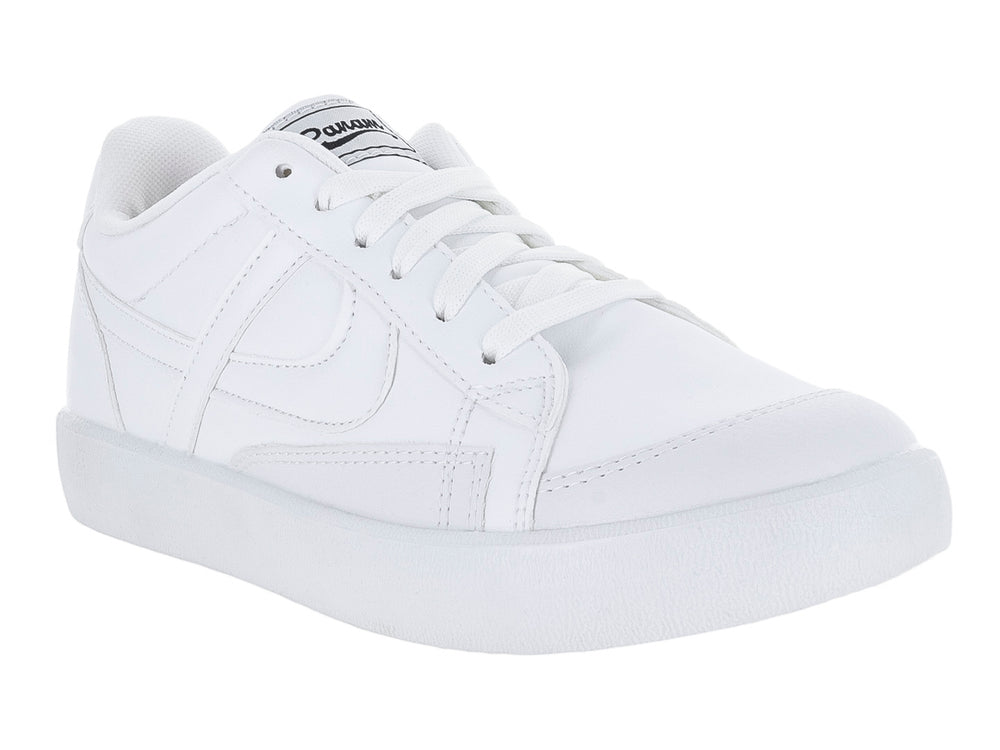 Tenis deportivos color blanco para niños de la marca Panam, con agujetas y suela blanca.