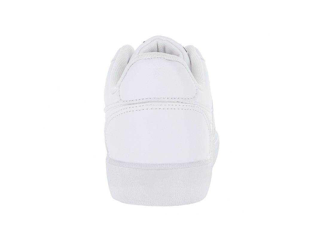 Tenis deportivos color blanco para niños de la marca Panam, con agujetas y suela blanca.