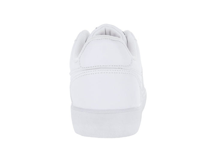 Tenis deportivos color blanco para niños de la marca Panam, con agujetas y suela blanca.