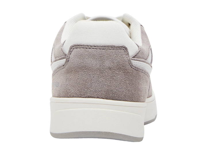 Tenis Steve Madden Traylo en colores blanco y gris con suela blanca y detalles en gamuza.