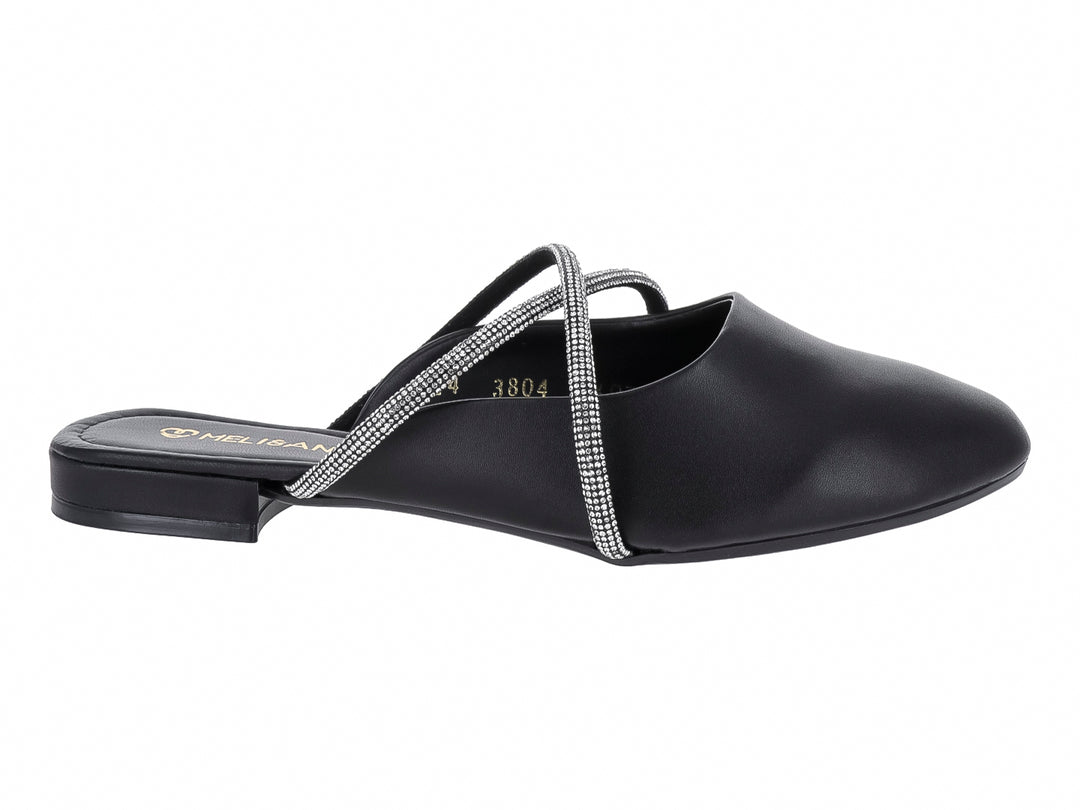Zapato plano negro estilo mule con correas cruzadas decoradas con detalles brillantes plateados.