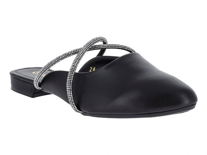 Zapato plano negro estilo mule con correas cruzadas decoradas con detalles brillantes plateados.
