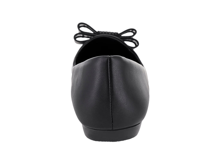 Zapato plano color negro mate con detalle de moño en la parte superior.