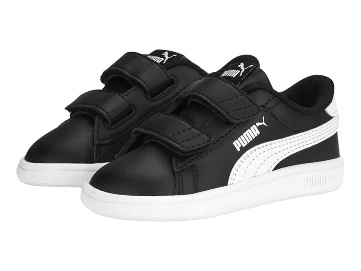 Tenis PUMA Smash 3.0 L V infantiles color negro con suela blanca y cierres de velcro.