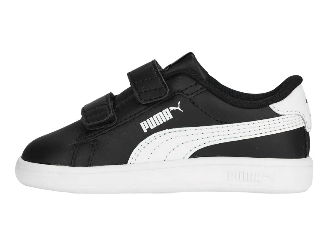 Tenis PUMA Smash 3.0 L V infantiles color negro con suela blanca y cierres de velcro.
