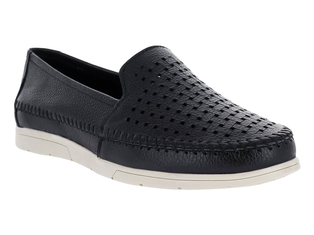 Zapato plano estilo mocasín color negro con detalles perforados y suela blanca.