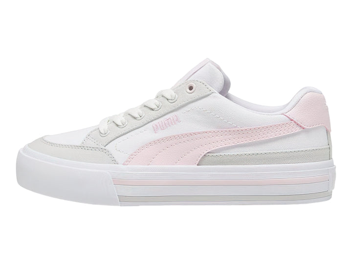Tenis PUMA blancos con detalles en rosa y gris, diseño casual de corte bajo.