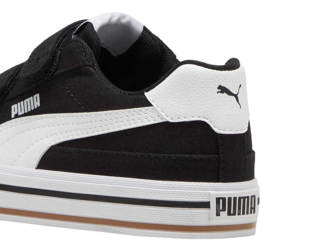 Tenis PUMA Court Classic Vulc FS V PS en color negro con suela y talón blanco y cierre de velcro.