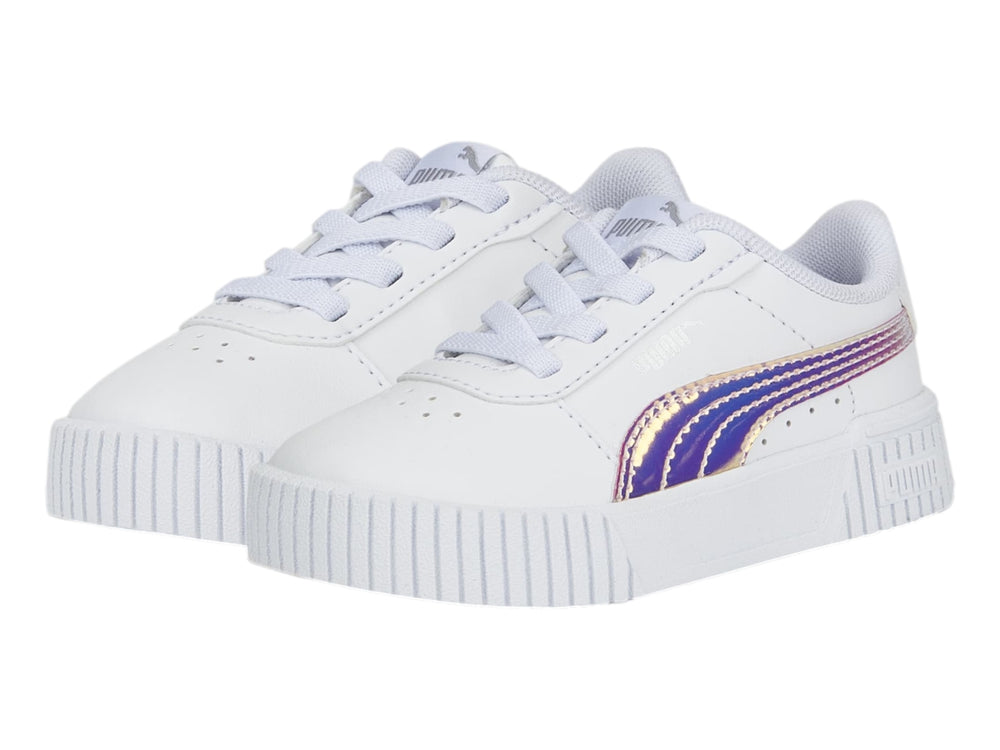 Tenis PUMA blancos para niños con franja lateral holográfica y suela de plataforma estriada.