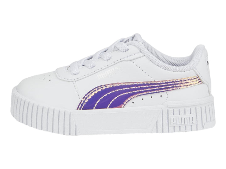 Tenis PUMA blancos para niños con franja lateral holográfica y suela de plataforma estriada.