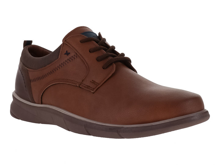Zapato casual para hombre en color camel y café con agujetas y suela oscura.