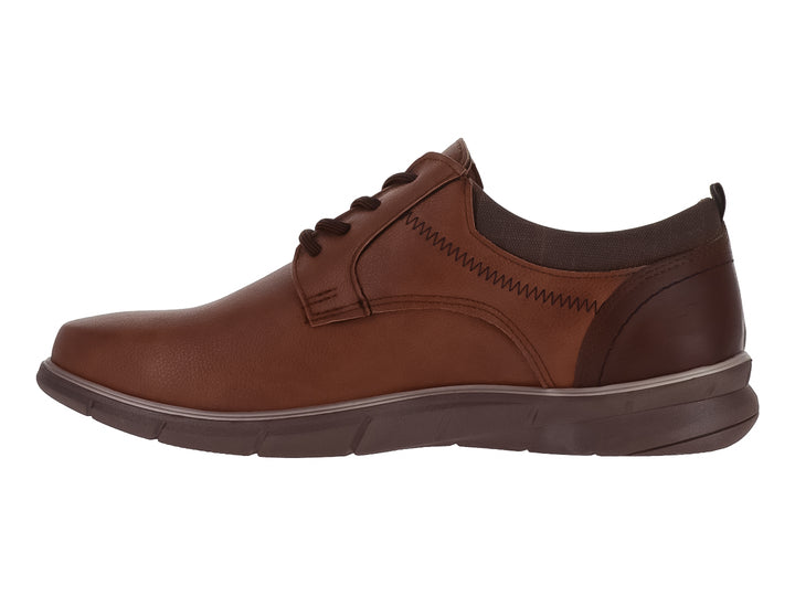 Zapato casual para hombre en color camel y café con agujetas y suela oscura.