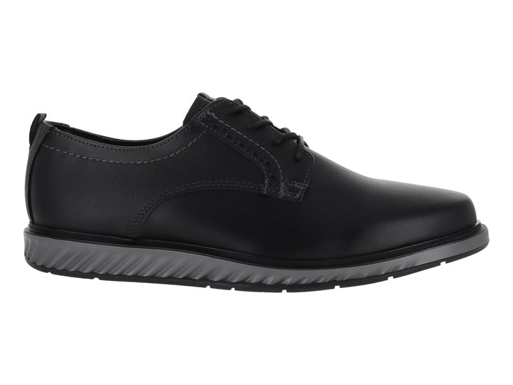 Zapato casual para hombre en color negro con suela gris y cierre de cordones.
